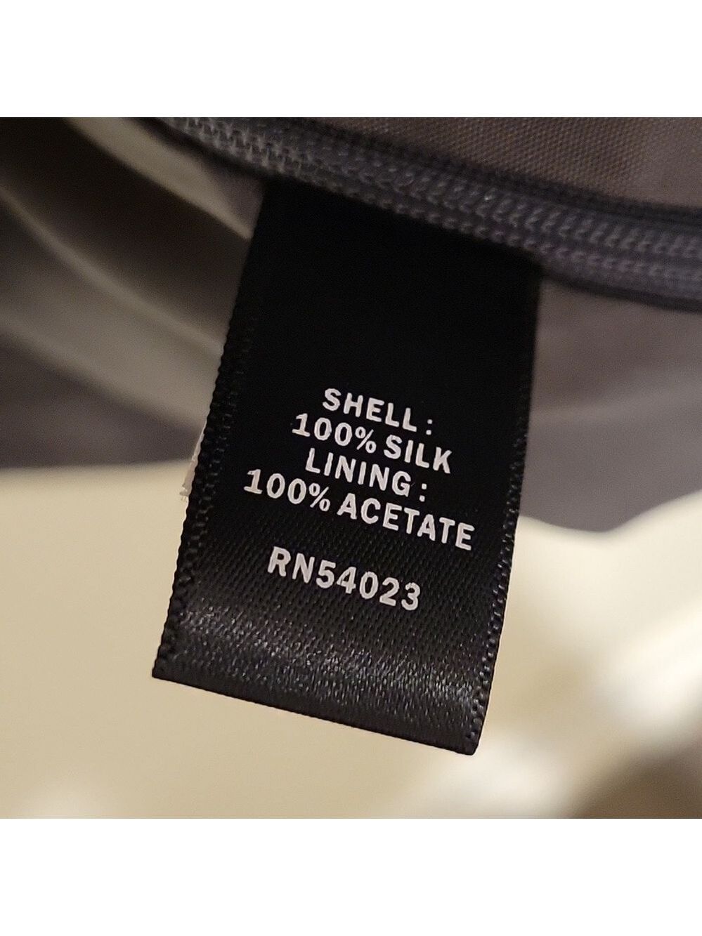 ❤️ LIKE NEW! BANANA REPUBLIC SILK TWILL PUFF CAP SLEEVE TOP, 2 - Picture 5 of 7